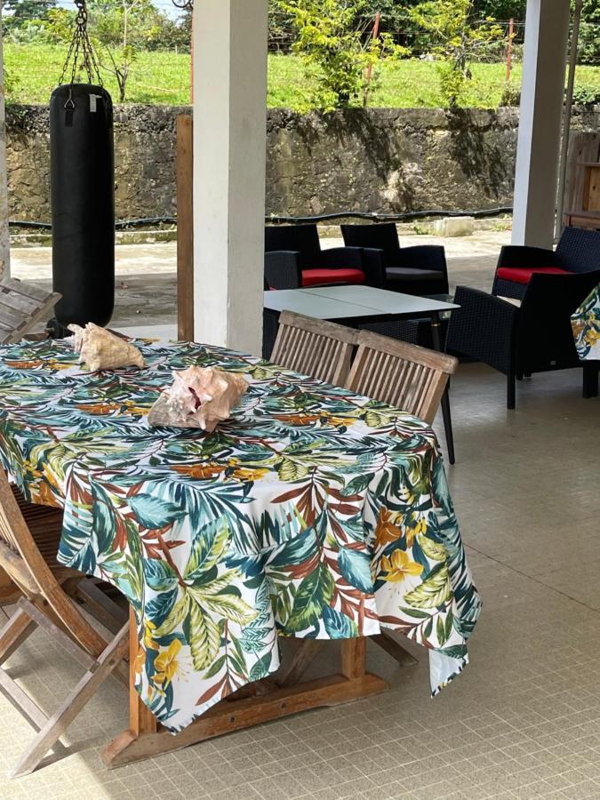 Hotel La Colline Bed&Table Le Lamentin Exterior foto